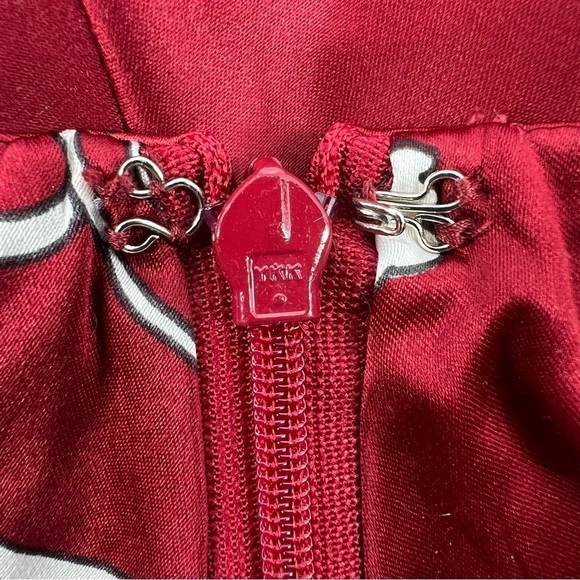 Ann Taylor Red Floral Lined Side Pleat Above The Knee Skirt Size 2 Women's - Picture 11 of 11